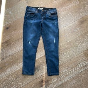 Womens distressed ankle skinny size 8 jeans.